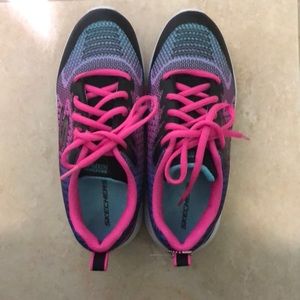 Brand New Size 5 Skechers